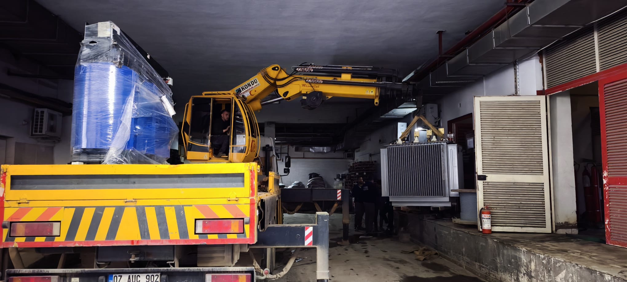 Vinç ile trafo değişimi saha çalışması